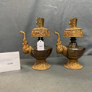 Une paire de verseuses de type 'duomuhu' en argent et cuivre doré, Tibet, 19ème — photo 8