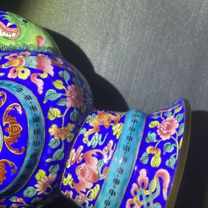 Une paire de verseuses en émaux de Canton, Chine pour le Vietnam, 1ère moitié du 19ème — photo 43