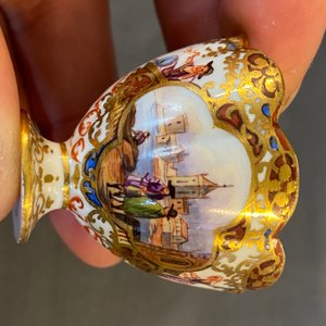 Une paire d'encriers couverts en porcelaine de Meissen à décor 'Kauffahrtei', Allemagne, 18ème — photo 9