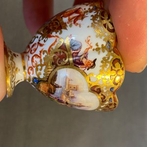 Une paire d'encriers couverts en porcelaine de Meissen à décor 'Kauffahrtei', Allemagne, 18ème — photo 10