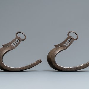 Une paire d'étriers 'abumi' en nacre incrusté de façon 'raden', Japon, Edo, 18ème — photo 4
