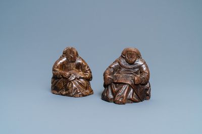 Une paire d'ornements figuratives d'une banque d'église en chêne sculpté, Angleterre, 14/15ème