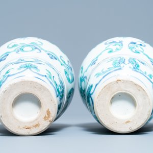 Une paire d'urnes couvertes en porcelaine de Chine d'exportation, Qianlong — photo 6