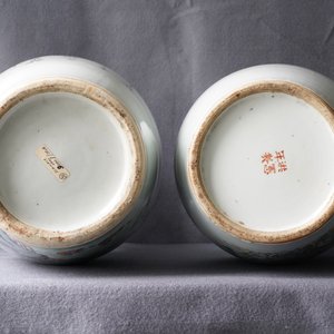Une paire et deux vases individuels en porcelaine de Chine famille rose, 19ème — photo 9
