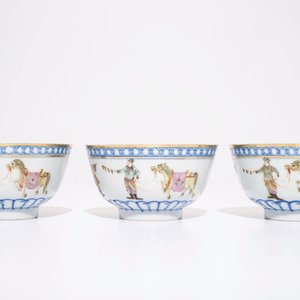 Une paire et un ensemble de trois bols en porcelaine de Chine qianjiang cai, 19/20ème — photo 2
