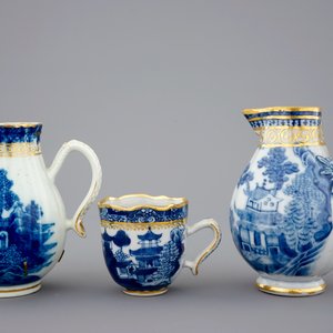 Une partie d'un service à thé en porcelaine de Chine bleu et blanc aux paysages, Qianlong, 18ème — photo 22