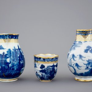 Une partie d'un service à thé en porcelaine de Chine bleu et blanc aux paysages, Qianlong, 18ème — photo 25