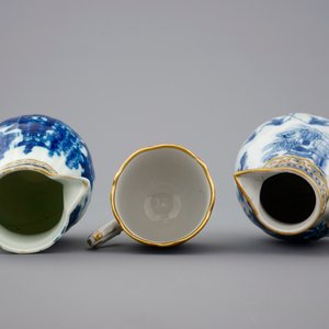 Une partie d'un service à thé en porcelaine de Chine bleu et blanc aux paysages, Qianlong, 18ème — photo 26