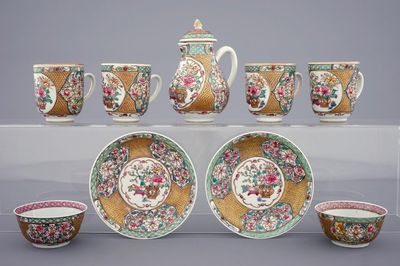 Une partie d'une service à thé en porcelaine de Chine famille rose et doré, Yongzheng, 1723-1735