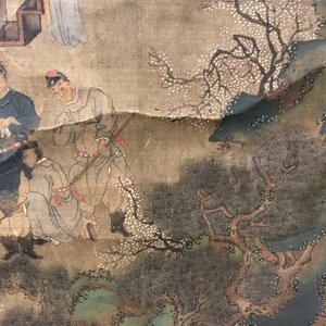 Une peinture rouleau sur soie figurant une scène de jardin, signé, Chine, 18/19ème — photo 18