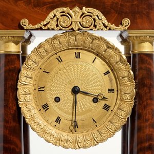 Une pendule Empire en acajou et bronze doré, France, 19ème — photo 6