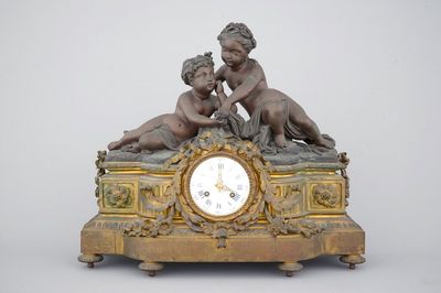 Une pendule en bronze doré, signé Hébert, Paris, 19ème