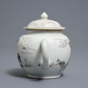 Une petite théière couverte en porcelaine de Chine grisaille, Qianlong — photo 5