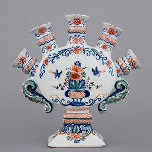 Une petite tulipière en faïence de Delft en palette cachemire, ca. 1700 — photo 1