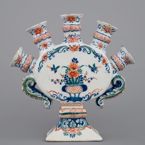 Une petite tulipière en faïence de Delft en palette cachemire, ca. 1700 — photo 2
