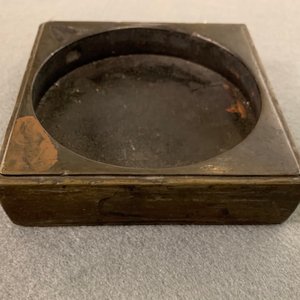 Une pierre à encre 'duan' au couvercle et socle en bois à inscription, Chine, 19/20ème — photo 18