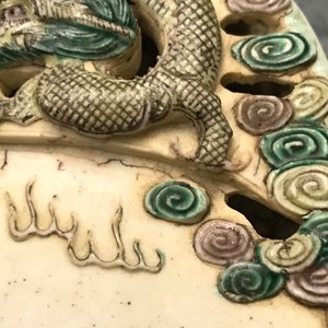 Une pierre à encre en biscuit émaillé vert, Chine, Kangxi — photo 14