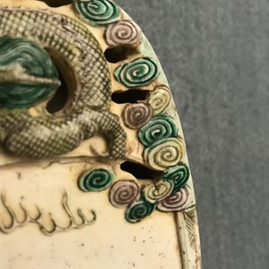Une pierre à encre en biscuit émaillé vert, Chine, Kangxi — photo 19