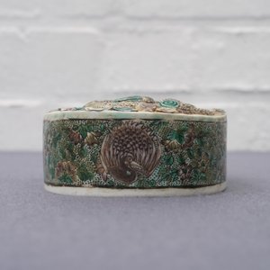Une pierre à encre en biscuit émaillé vert, Chine, Kangxi — photo 10