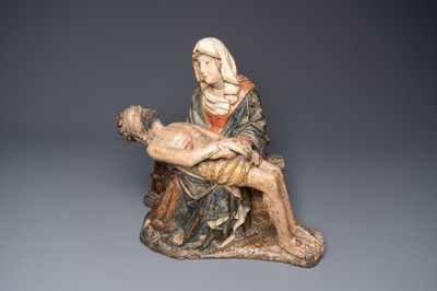Une 'Pietà' en bois sculpté et polychromé, Allemagne du Sud, 1ère moitié du 15ème