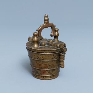 Une pile de poids en bronze, Nuremberg, Allemagne, 17ème — photo 1