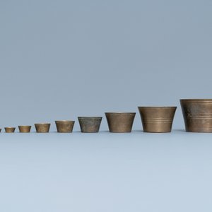 Une pile de poids en bronze, Nuremberg, Allemagne, début du 17ème — photo 9