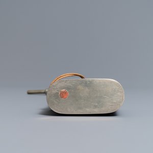Une pipe à eau en métal paktong et émail avec inscription, Chine, 19ème — photo 6
