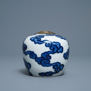 Une pipe à eau en porcelaine de Chine 'Bleu de Hue' pour le Vietnam, 18/19ème — photo 5