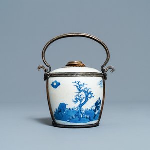 Une pipe à eau en porcelaine de Chine 'Bleu de Hue' pour le Vietnam, 19ème — photo 1