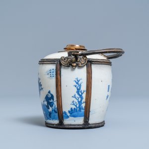 Une pipe à eau en porcelaine de Chine 'Bleu de Hue' pour le Vietnam, 19ème — photo 6