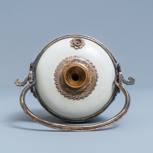 Une pipe à eau en porcelaine de Chine 'Bleu de Hue' pour le Vietnam, 19ème — photo 8
