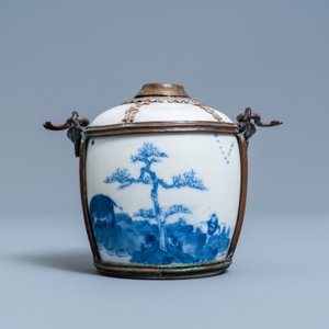 Une pipe à eau en porcelaine de Chine 'Bleu de Hue' pour le Vietnam, 19ème — photo 2