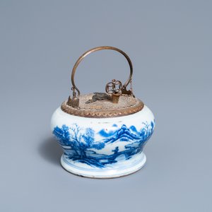 Une pipe à eau en porcelaine de Chine 'Bleu de Hue' pour le Vietnam, Kangxi — photo 2