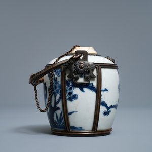 Une pipe à eau en porcelaine de Chine 'Bleu de Hue' pour le Vietnam, Kangxi — photo 3