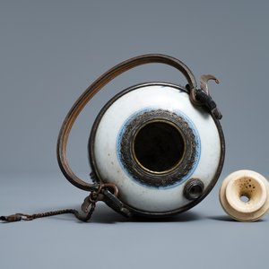 Une pipe à eau en porcelaine de Chine 'Bleu de Hue' pour le Vietnam, Kangxi — photo 6