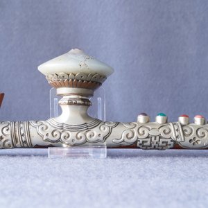 Une pipe à opium en bambou, jade et pierres semi-précieuses, Chine, 19ème — photo 10