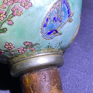 Une pipe à opium en porcelaine de Chine et sa pochette en soie brodée, 19ème — photo 34