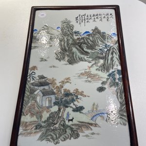 Une plaque à décor d'un paysage en porcelaine de Chine qianjiang cai, 19/20ème — photo 6