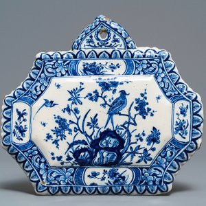 Une plaque datée 1725 en faïence de Delft bleu et blanc — photo 1