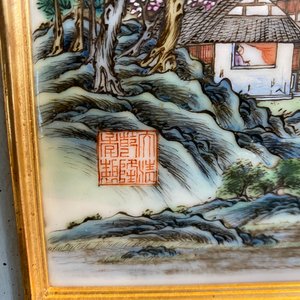 Une plaque de forme rectangulaire en porcelaine de Chine famille rose à décor d'un paysage, 19/20ème — photo 13