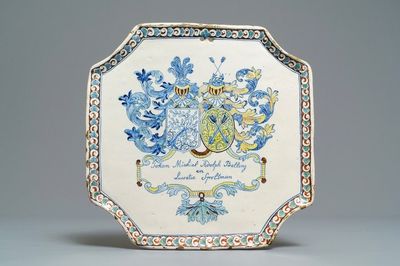 Une plaque de mariage en faïence de Delft polychrome à décor d'une armoirie d'alliance, vers 1704