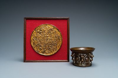 Une plaque en bronze doré représentant 'Apollon sur la montagne du Parnasse' et un mortier en bronze, Flandres, 16ème