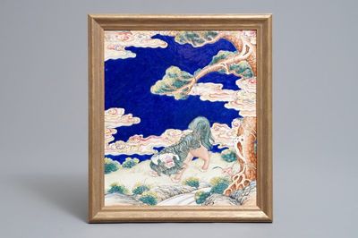 Une plaque en émaux de Canton à décor d'un lion bouddhiste dans un paysage, Qianlong