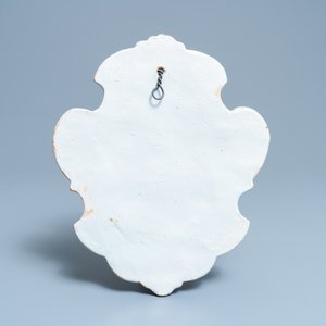 Une plaque en faïence de Delft à décor d'un joueur de flûte, 18ème — photo 2