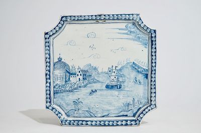 Une plaque en faïence de Delft à décor d'un navire, 18ème