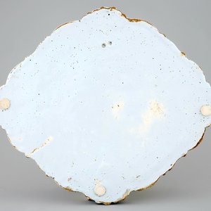 Une plaque en faïence de Delft au décor d'une scène romantique, 18ème — photo 2