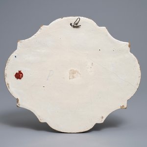 Une plaque en faïence de Delft en bleu et blanc à décor d'oiseaux branchés, 18ème — photo 2
