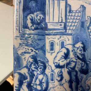 Une plaque en faïence de Delft en bleu et blanc à décor d'une scène de village, 2ème moitié du 17ème — photo 6