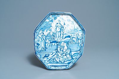 Une plaque en faïence de Delft en bleu et blanc à sujet érotique, 18ème