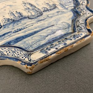 Une plaque en faïence de Delft en bleu et blanc à sujet maritime, 18ème — photo 6